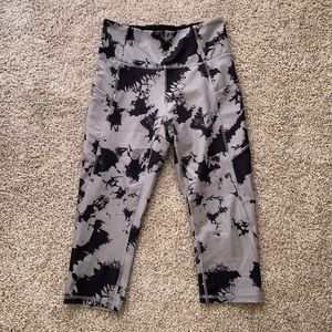 Jessica Simpson Active Capri Leggings
